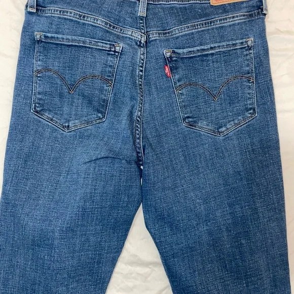 Levi's Blue Straight Leg Jeans Classic Denim Style - Picture 6 of 7